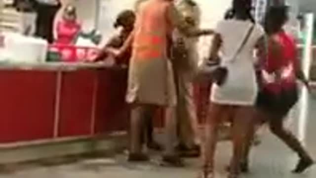 CREAZY AIRPORT FIGHT IN A KFC