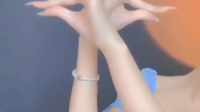 Fingers dance