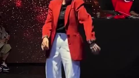 I'm working 💪 👷‍♂️ 😫 😪 😩 🙃 I think 📧 😀