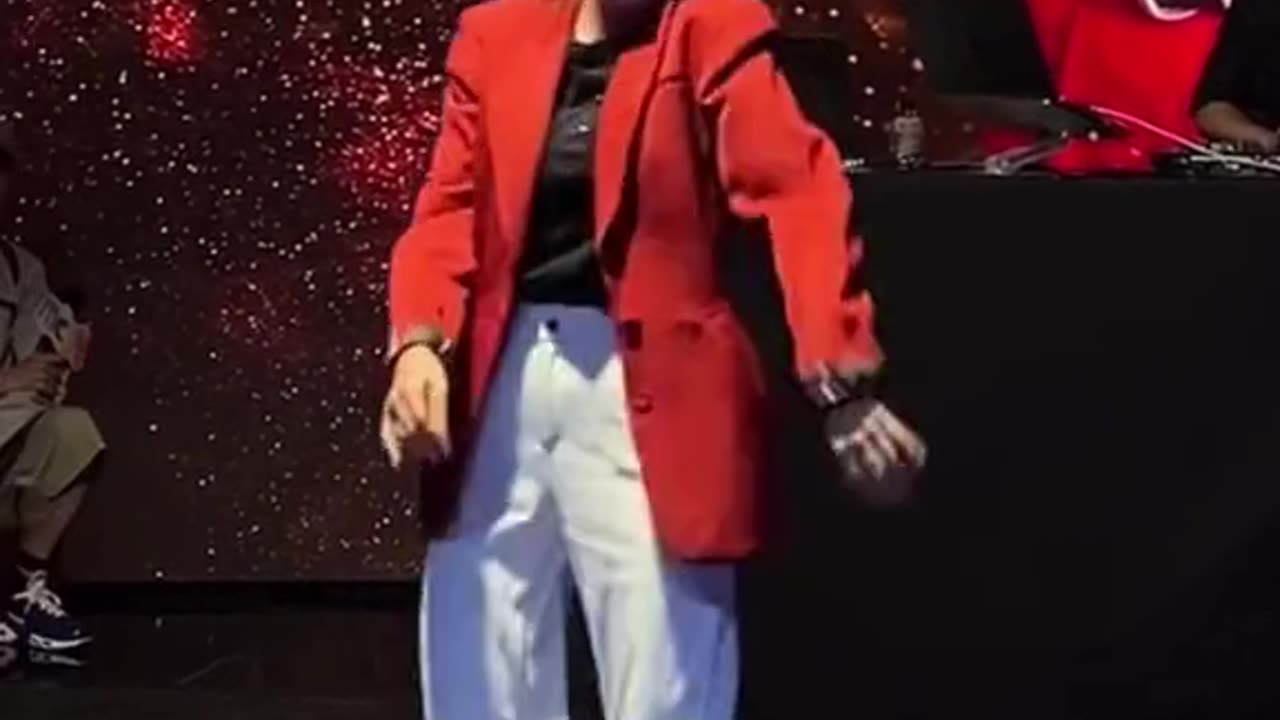 I'm working 💪 👷‍♂️ 😫 😪 😩 🙃 I think 📧 😀