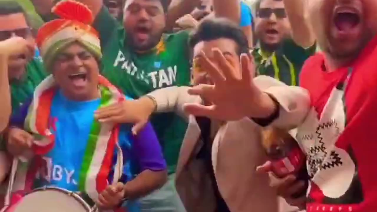 World cup match Indian Pakistani fan funny movement very lovely movement indian pakistani fans