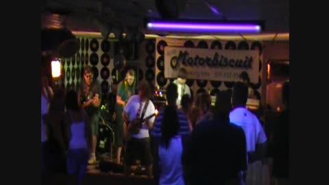 2010.08.28 Motorbiscuit Robbie's