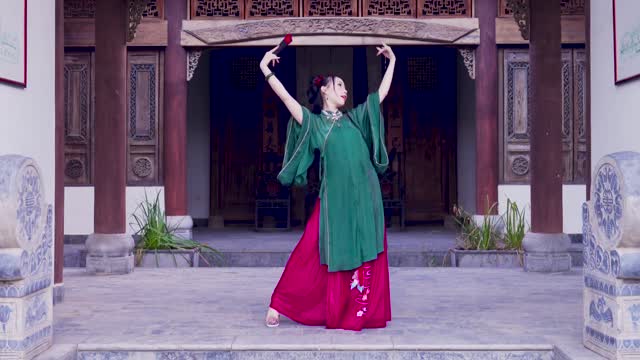 Pure ancient costume beauty girl hot dance