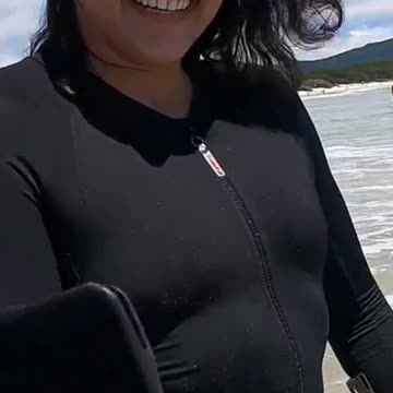 polio women with crutches