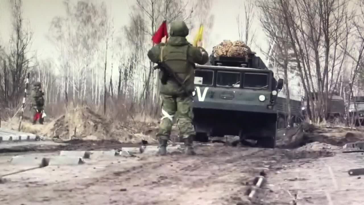 Russian army forced to use a pontoon bridge to cross the river