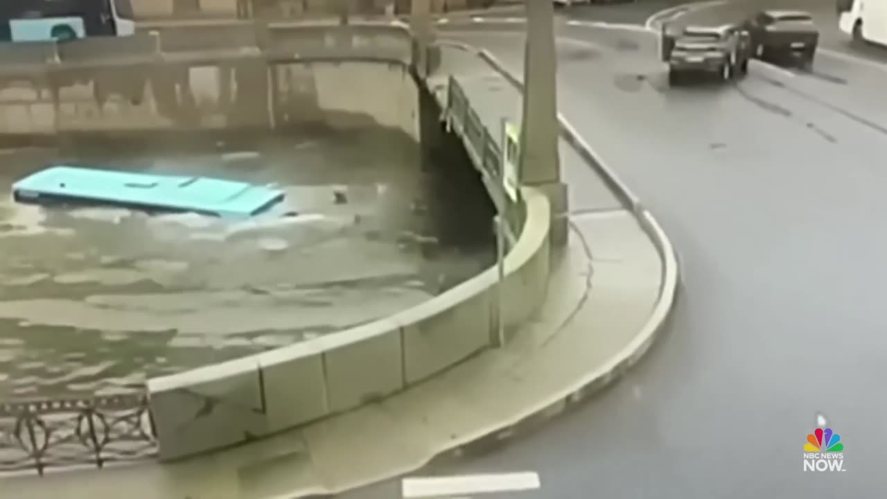 Russian bus plunges into river, killing passengers
