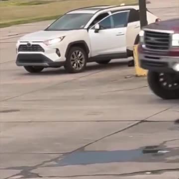 Naked man accused of crashing SUV in Destrehan parking lot