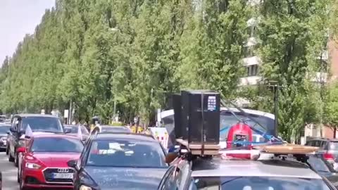12.06 21 Autokoso München mit Kundgebung Nördlich des Siegestores