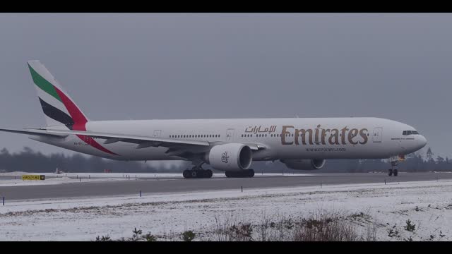 Planes Landing At Stockholm's Airport Create Incredible Wake Vortices