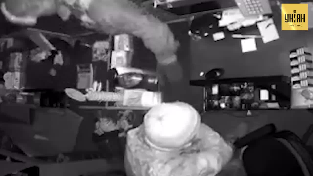 "Asvabadites" in action - in Kherson, occupants loot and take goods out of stores.