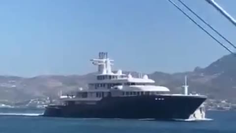 $111 Million Yacht Rams $1 Million Yacht