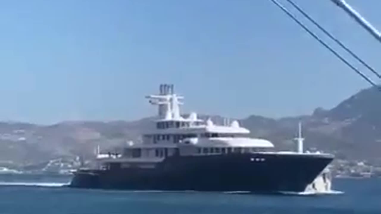 $111 Million Yacht Rams $1 Million Yacht
