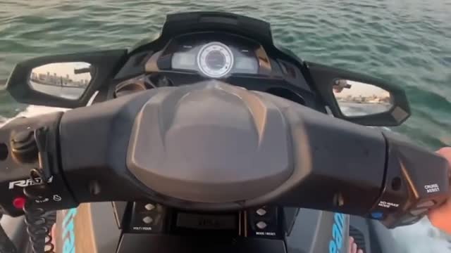 FOR HOLIDAYS AT SEA WITH JET SKI