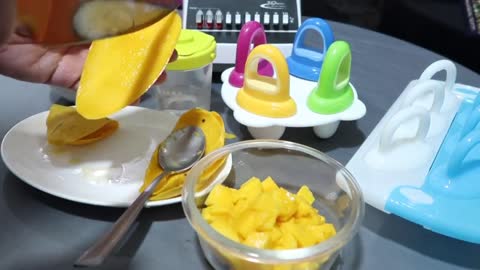 Making fruit popsicles for babies