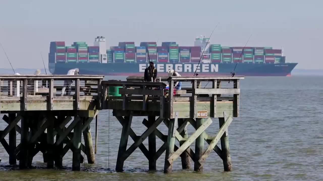 Portacontenedores Ever Forward queda atascado en la bahía de Chesapeake