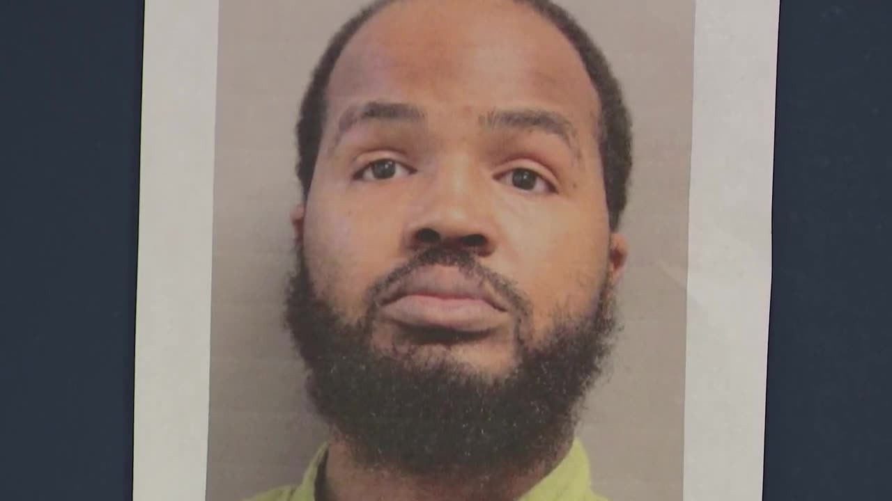 Houston man caught sticking his private parts in food at restaurant where he worked + ..