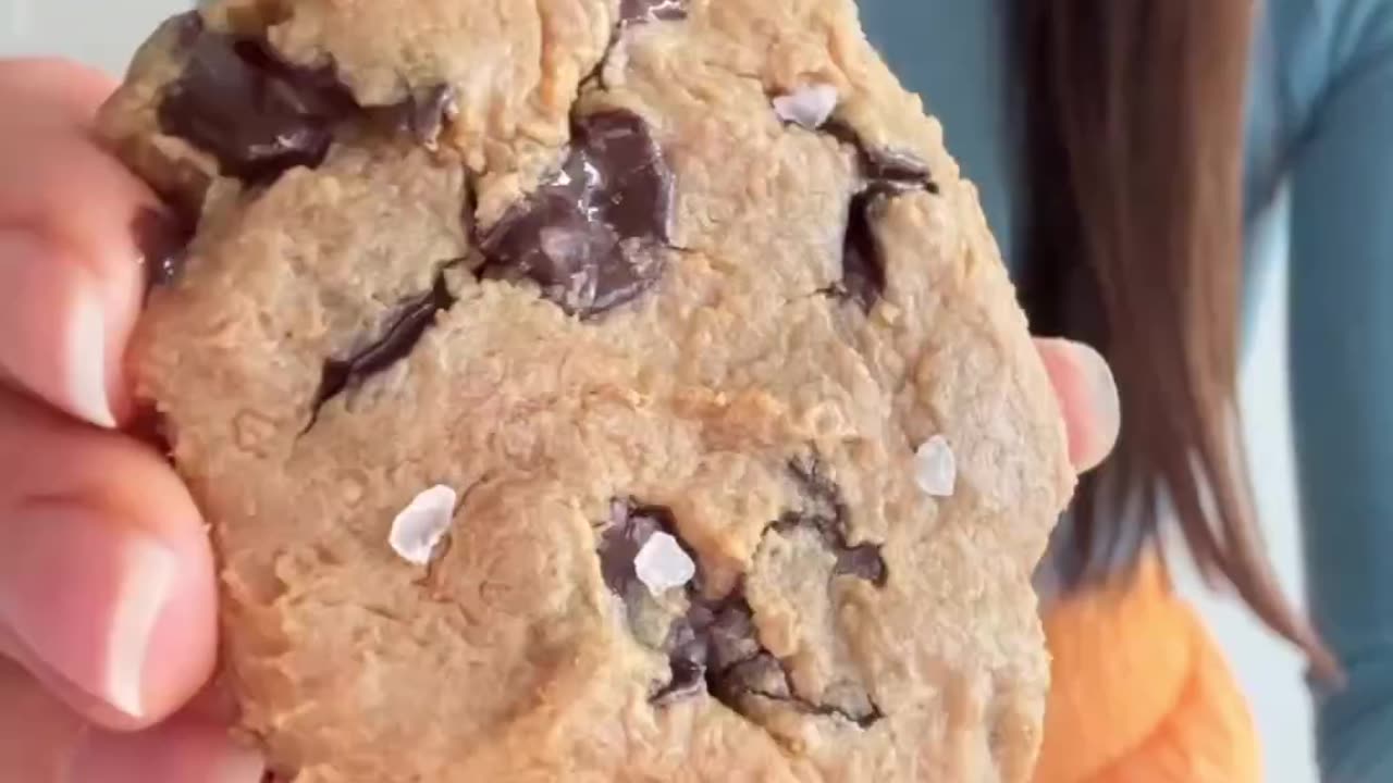 HIGH PROTEIN CHOC CHIP COOKIES - RECIPE IN DESCRIPTION