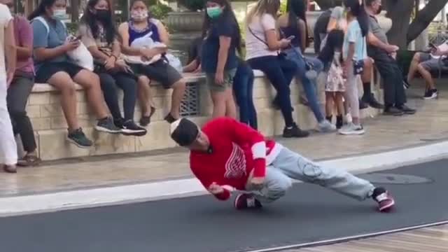 Incredible this is🧡 Hockey and dancing 😍