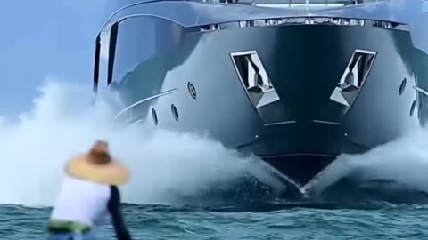 ⚓Espera que llene la mar para entrar en la canal.⚓