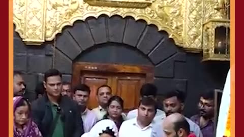 Katrina Kaif Visits Shirdi Saibaba Mandir, Offers Prayer #shorts #katrinakaif #shirdi