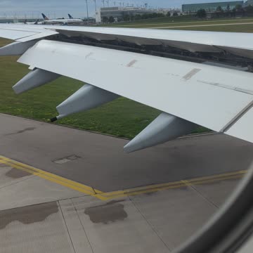 Lufthansa landing