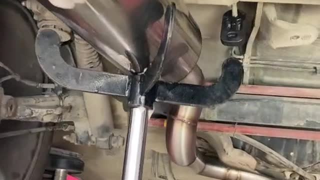 Install the car exhaust cylinder