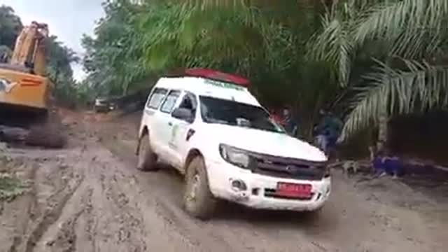 Ambulan mabuk karena jalan