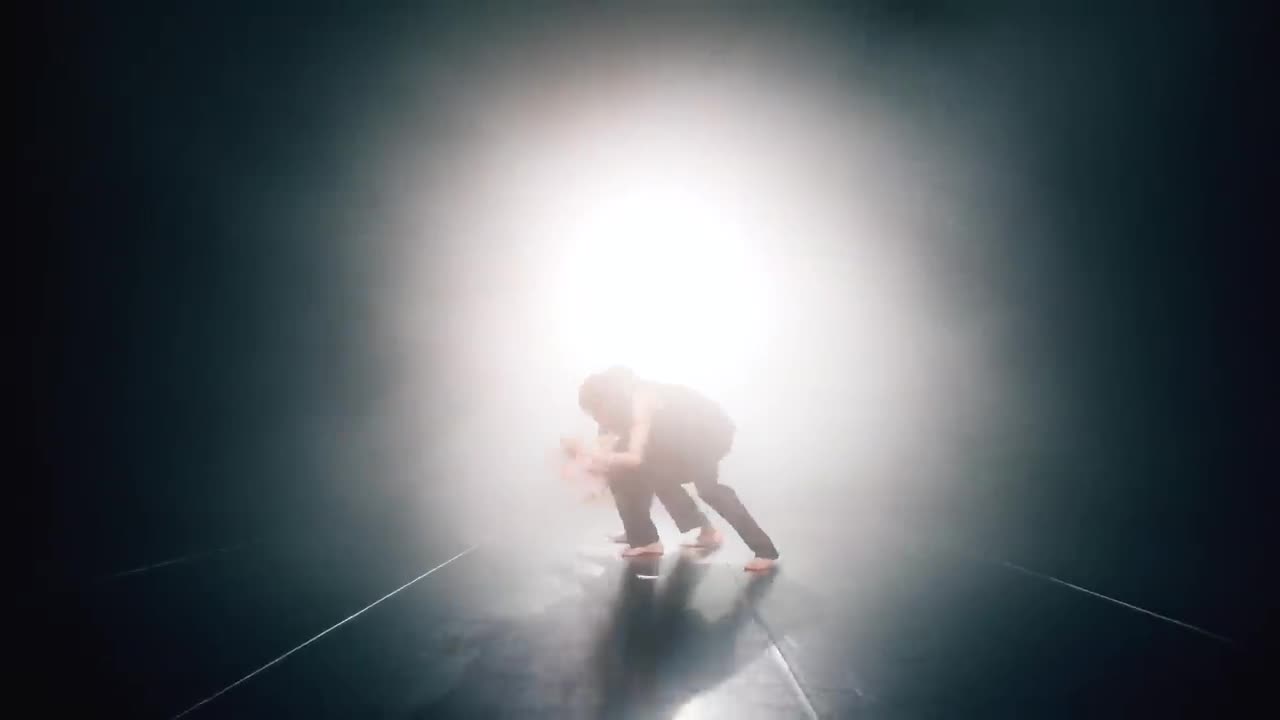 [THE 8 Contemporary ART] (Falling Down)
