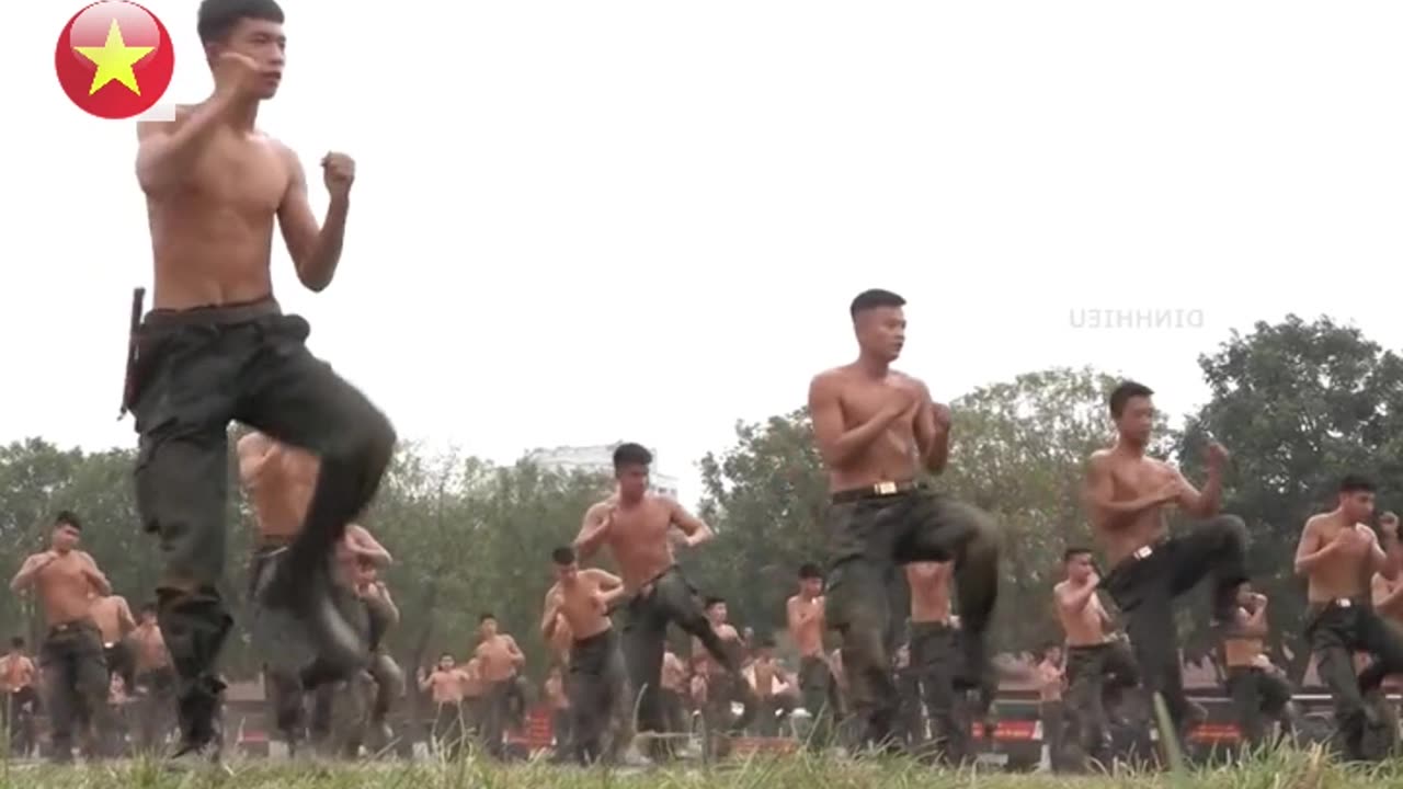 Vietnam trains anti-terrorism police.