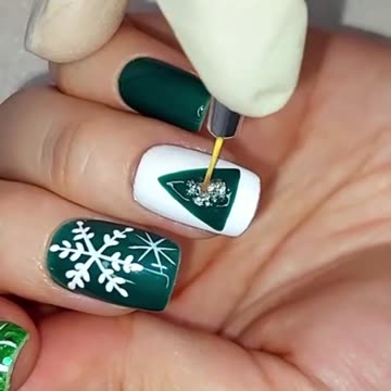 🎅 Festive Fingertips: Easy Christmas Nail Design Tutorial! 🎄