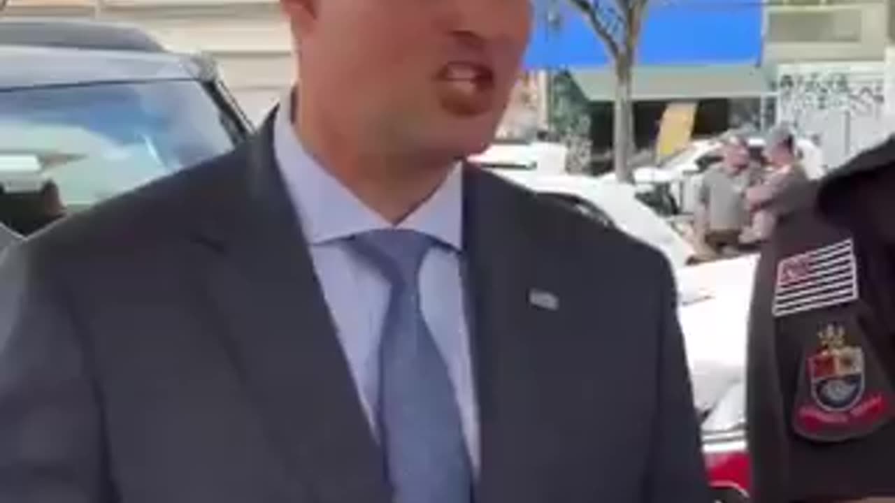 É normal um individuo ser preso pela TRIGÉSIMA vez com um fuzil assaltando?