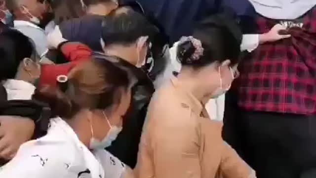 Meanwhile in CCP China, a crowd is fighting to make sure they get jabbed!🤣