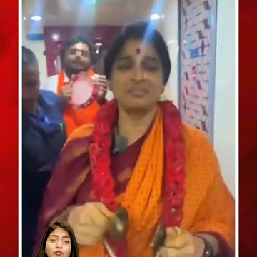 ‘వందే భారత్‌’లో భజన చేస్తూ మాధవీ లత ప్రయాణం| #ytshorts #bjp #madhavi #vandebharatexpress