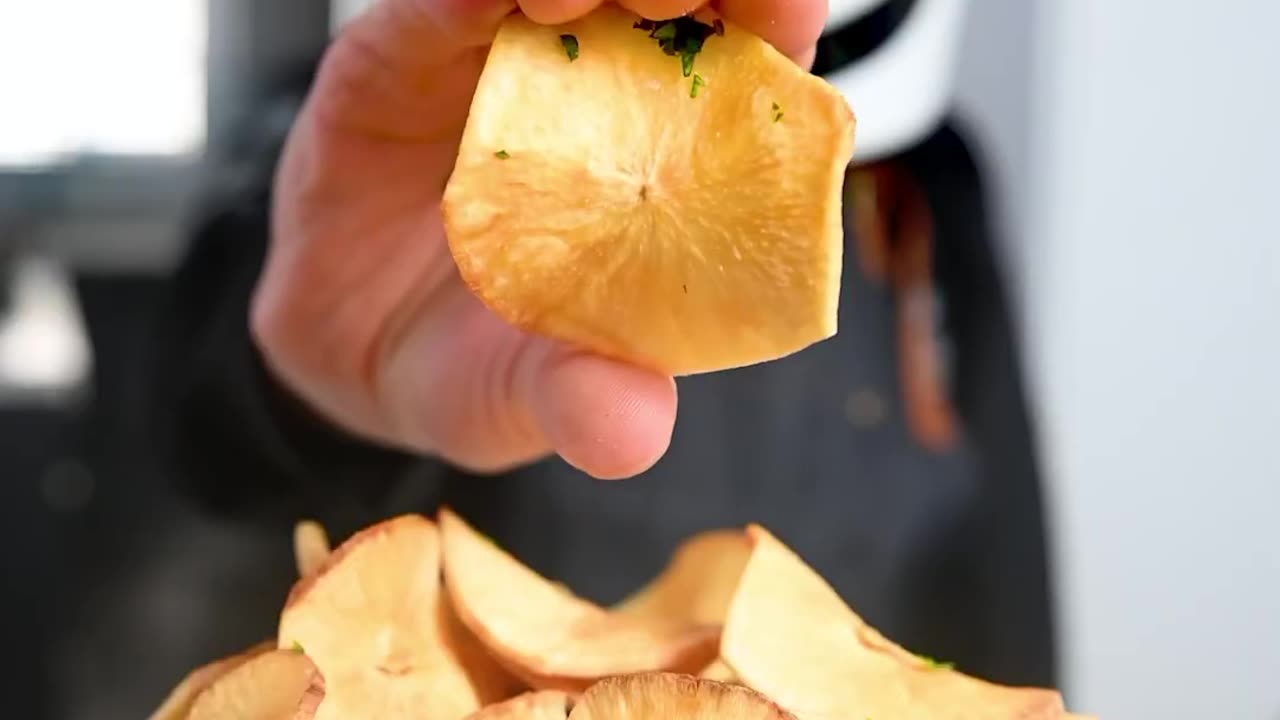 MARSHMELLO COOKING YUCA CHIPS