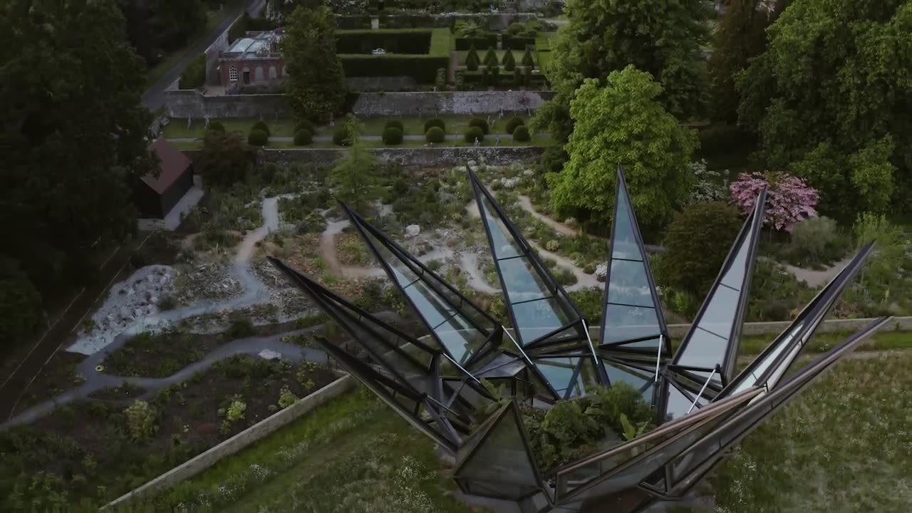 Glasshouse and Silk Route Garden by Heatherwick Studio