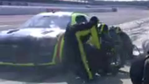 Ryan Blaney cuts tire, forced to pit under green at Pocono.