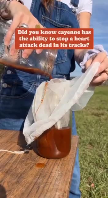 CAYENNE PEPPER CAN STOP A HEART ATTACK!