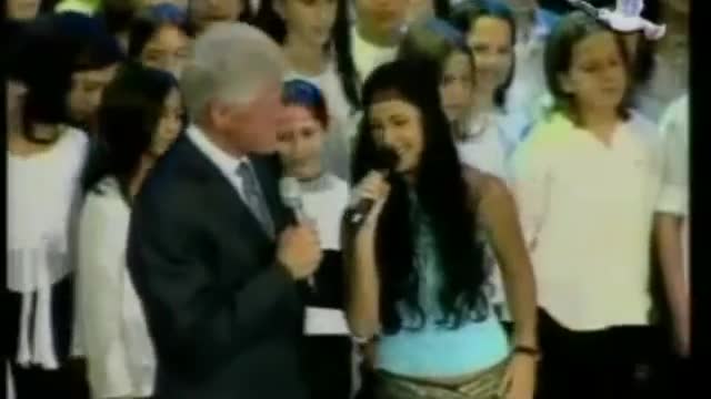 Bill Clinton and Liel Kolet singing . imagine song