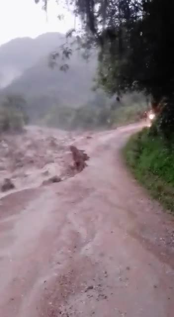 Video: Lluvias dejan incomunicadas unas 3 mil personas en Charta, Santander