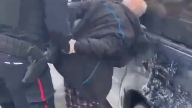 Ottawa Police arrest and take away an elderly man (language warning)