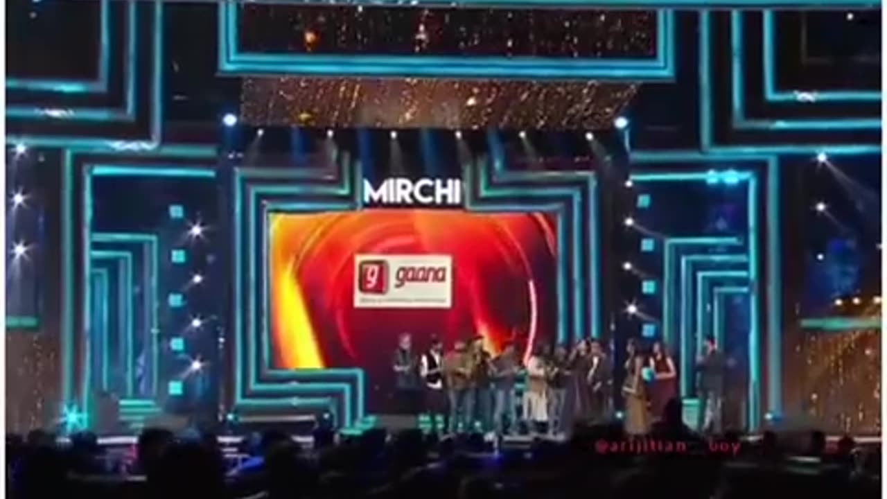 Arijit Singh And Jonita Gandhi BreakUp Song Live Performance At Award Night