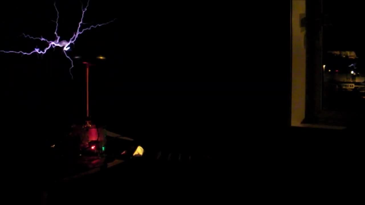 Tesla Coil Playing Music