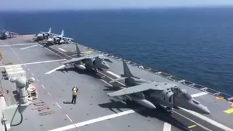 Un Sujoi SU-24 Fencer - Pasada por LHD Juan Carlos