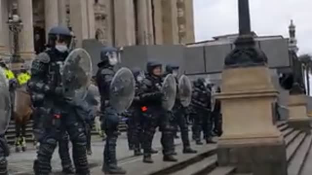 Melbourne construction workers protesting vaccine mandates have reached parliament