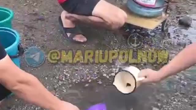 💙💛 In occupied Mariupol, locals are collecting water from puddles. 💙💛 27th June 2022