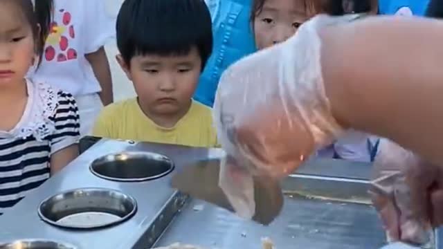 Yummy Street Ice Cream l Street Food Dessert #TrendingIceCream #Icecream #StreetFooddessert #shorts