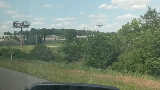 Trump 2020 sign on I 65 Tennessee June 2020