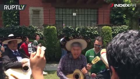 Južnokorejskog ambasadora u Meksiku navijači iznijeli na ramenima