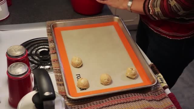 Keto White Chocolate Macadamia Nut Cookies #KetoDesserts #LowcarbDessert #KetoSnack #NocarbSnack