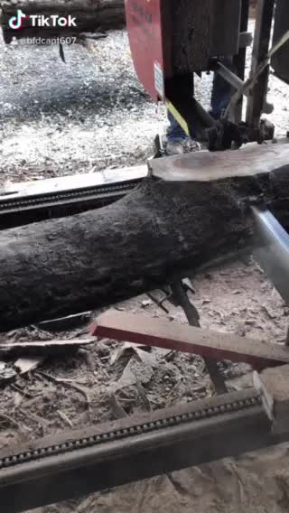 Milling logs